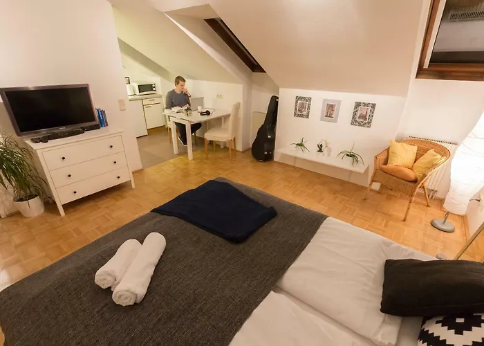 Station Apartment *