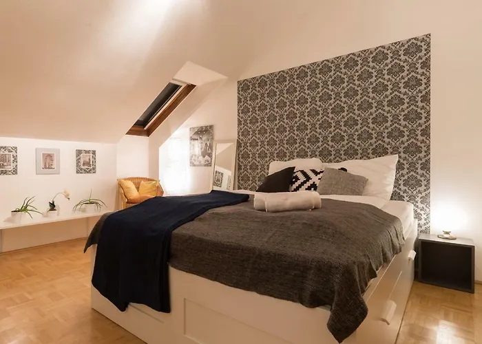 Station Apartment *
